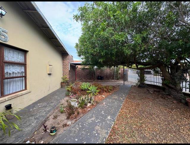 4 BEDROOM HOUSE FOR SALE IN DA NOVA